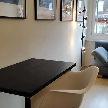 Seven Swiss Wonders, Center Apartamento